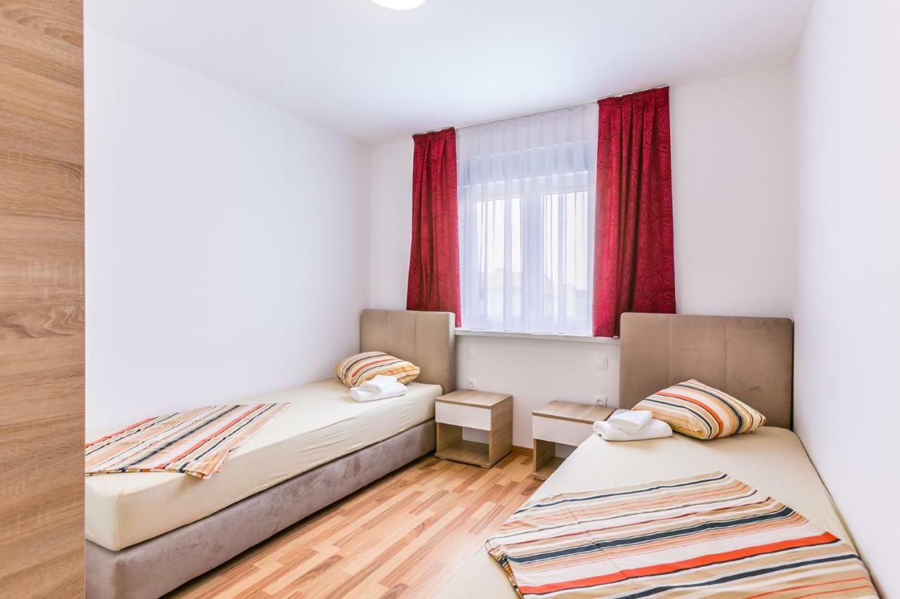 Dragan K2 Hotel Medulin Kültér fotó
