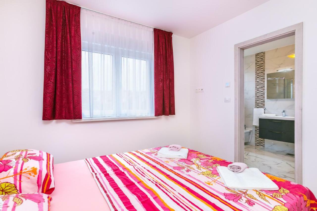 Dragan K2 Hotel Medulin Kültér fotó